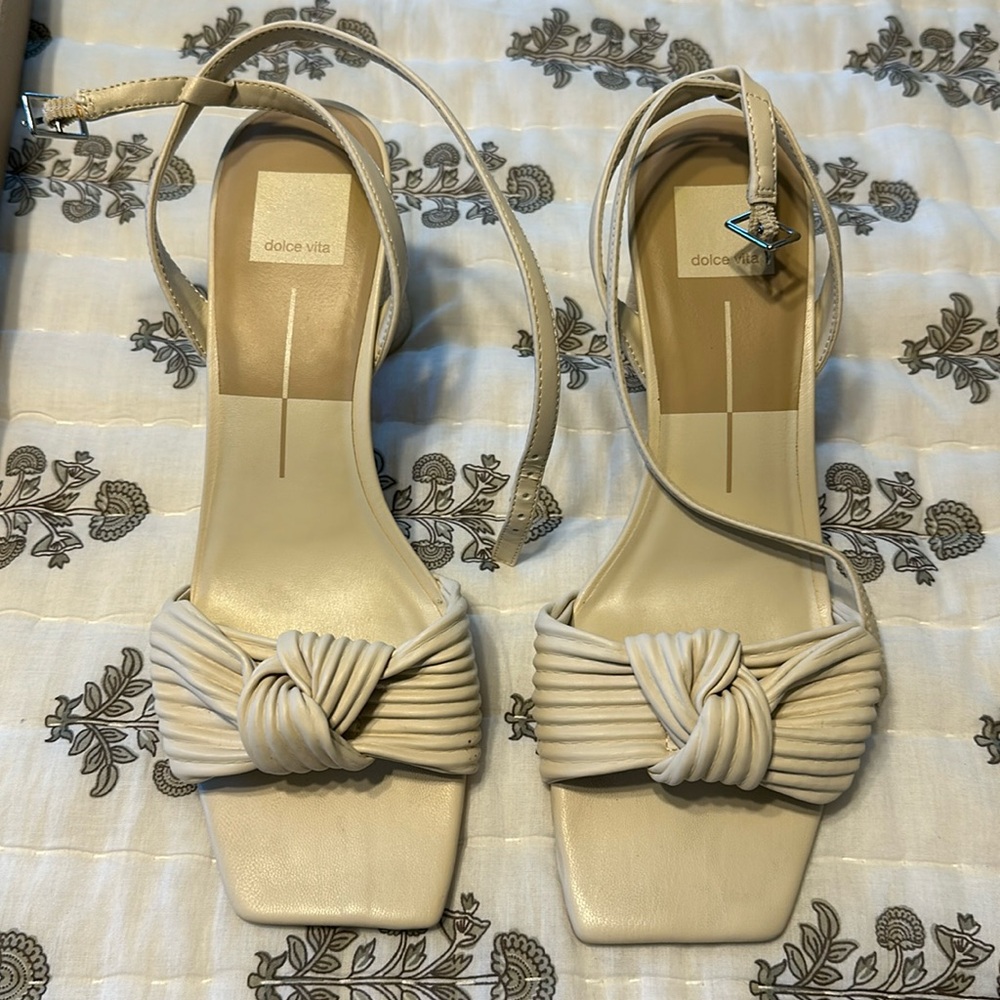 EUC Dolce Vita Pellia Heels Ivory 9